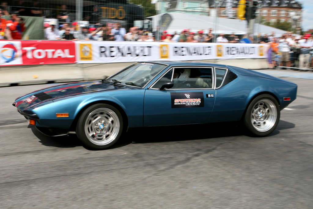 Hvem kan ikke tænke sig at sidde i den voldsomme Pantera De-Tomaso. en smuk hurtig klassisk sportsvogn.
(Foto: Motorsporten.dk)